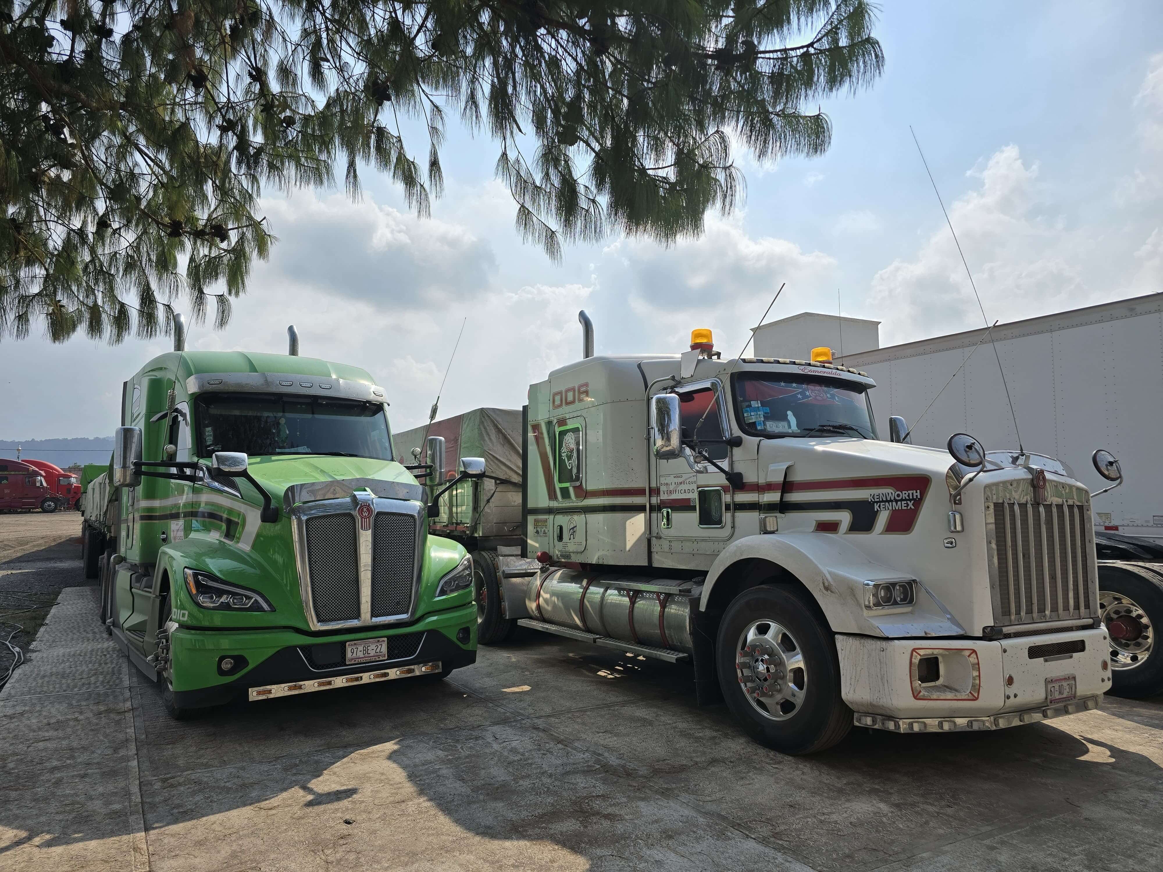 Camion Keenworth de Autofletes Franco